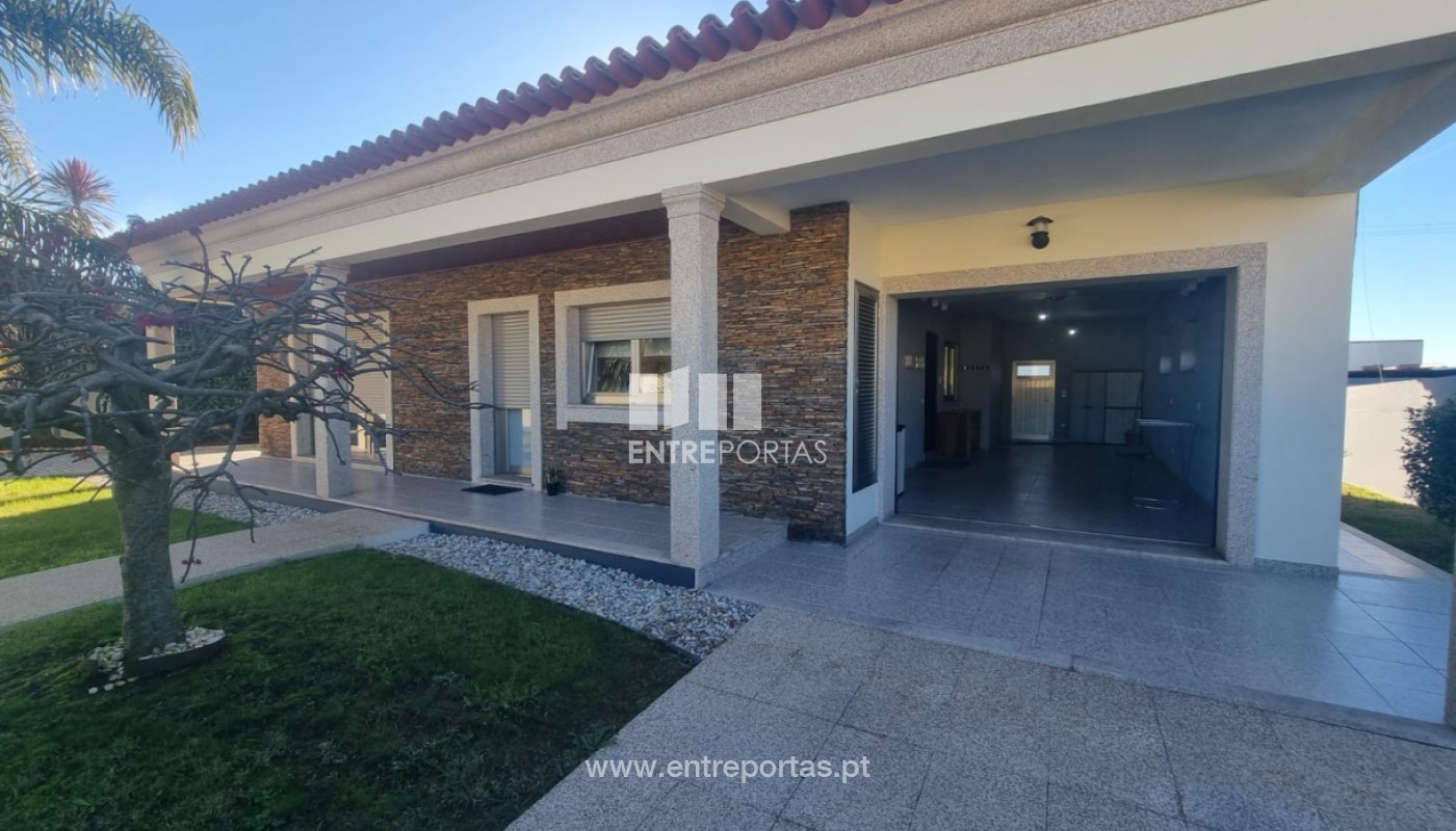 House in Vila Fria - view 1