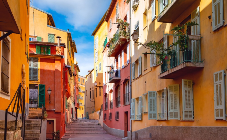 A picture of Nice's old town