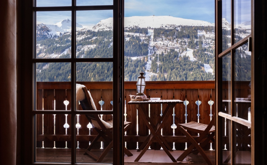 A view out over a ski balcony